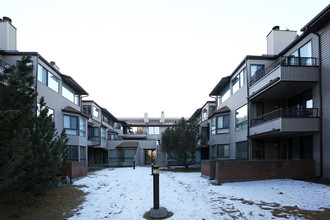 2425 90th Ave SW in Calgary, AB - Building Photo - Building Photo