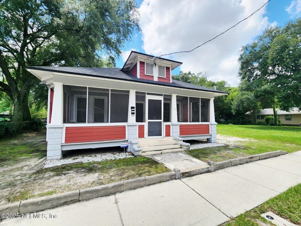1470 E 13th St in Jacksonville, FL - Building Photo