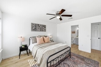 5905 Los Dios Pl in Austin, TX - Foto de edificio - Building Photo