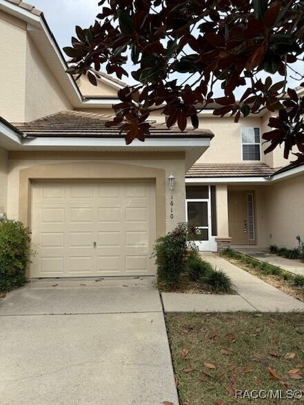 1610 W Spring Meadow Loop in Lecanto, FL - Foto de edificio