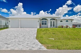 1221 NW 33rd Ave in Cape Coral, FL - Building Photo