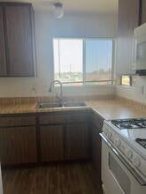 4537 Royal Oak Dr in Oceanside, CA - Building Photo - Building Photo