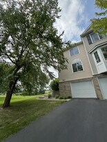 7792 Village Pl in Chanhassen, MN - Building Photo