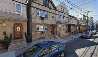320 Lafayette St, Unit 3