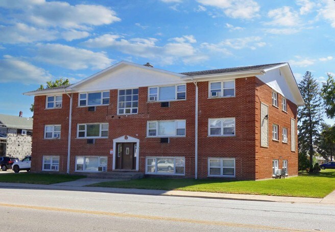 7821 43rd St in Lyons, IL - Building Photo