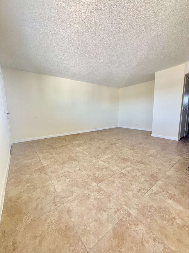 5228 Pebble Beach Blvd in Las Vegas, NV - Building Photo - Building Photo