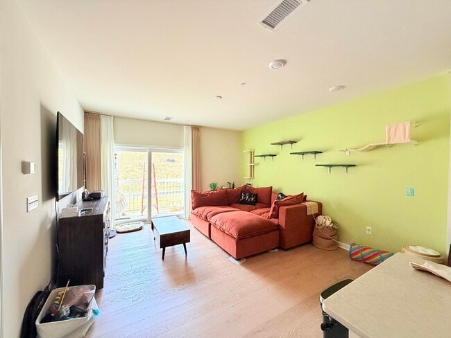 property at 6 Stratton Dr