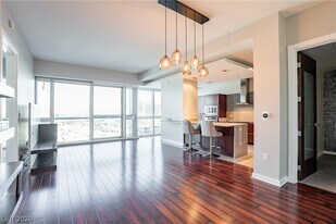 4471 Dean Martin Dr in Las Vegas, NV - Building Photo