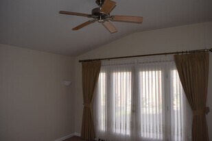 1667 Green Springs Ct in Tracy, CA - Building Photo