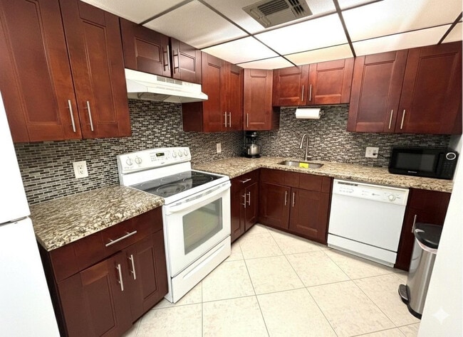 737 SE 1st Way in Deerfield Beach, FL - Building Photo - Building Photo