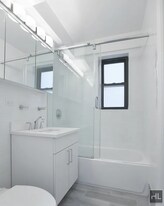 E 16 ST, Unit 16J in New York, NY - Building Photo
