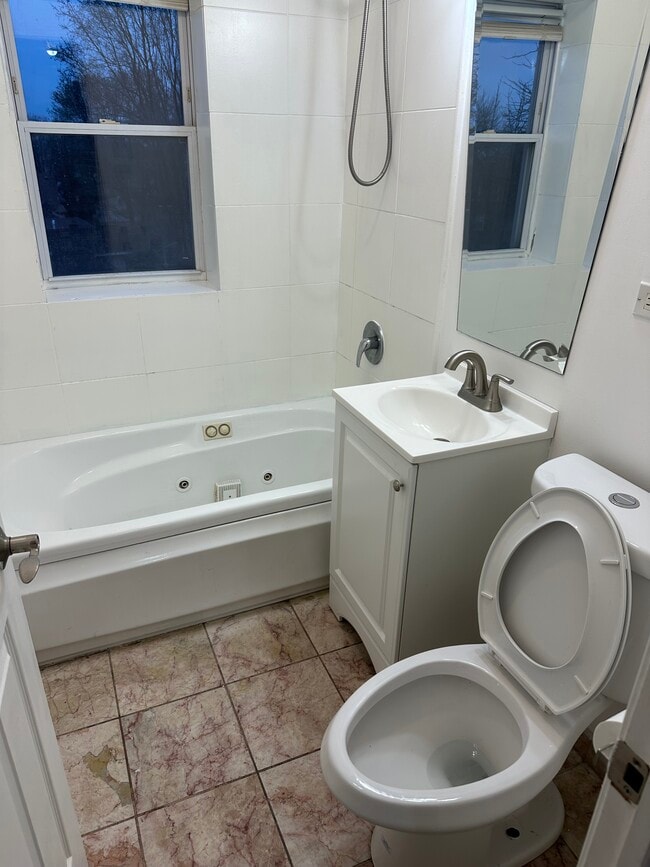 1635 E 77th St, Unit 3 in Chicago, IL - Building Photo - Building Photo