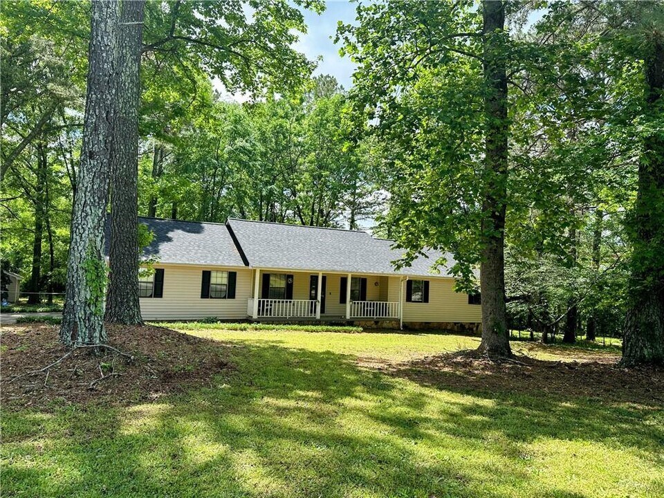 640 Hemphill Rd in Stockbridge, GA - Building Photo