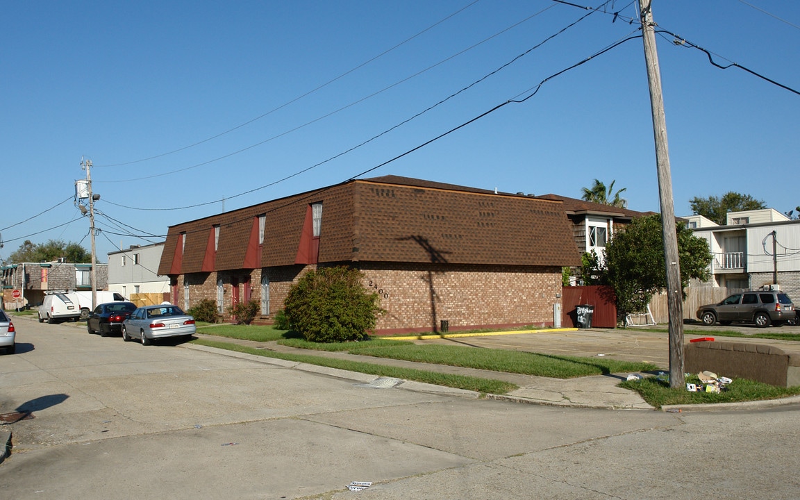 2400 Giuffrias Ave in Metairie, LA - Building Photo