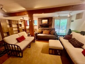 5 Highland Ln, Unit Ground Level Basement Apt in East Hampton, NY - Foto de edificio - Building Photo