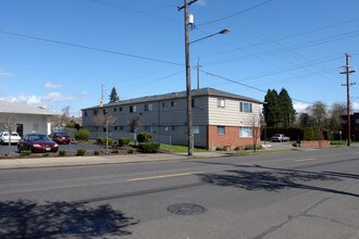 The Lombardy Apartments in Portland, OR - Building Photo - Building Photo