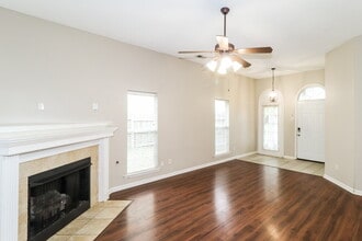 10229 Cottage Farms Dr in Memphis, TN - Foto de edificio - Building Photo