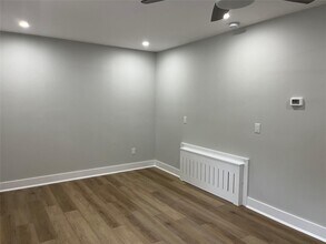 22 6th Ave in Kings Park, NY - Building Photo - Building Photo