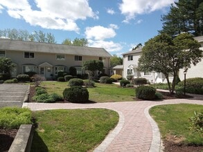 74 Washington Rd in Woodbury, CT - Building Photo - Building Photo