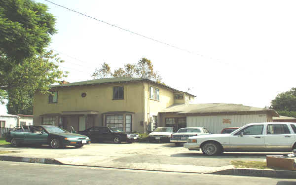 10520 Firmona Ave in Inglewood, CA - Building Photo