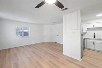 700 Lyle W Ave in Cleveland, TX - Building Photo - Building Photo