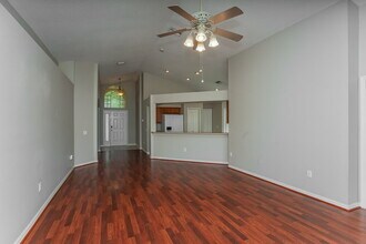 12817 Kings Lake Dr in Gibsonton, FL - Building Photo - Building Photo