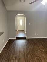 614 Meadowglen Dr in Baytown, TX - Building Photo