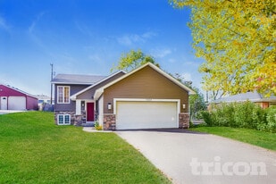 1525 Independence Ave N in Golden Valley, MN - Building Photo