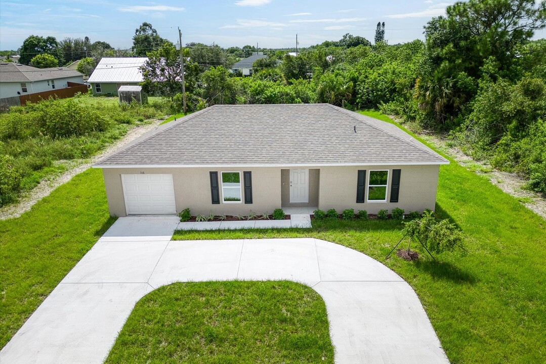 316 SW Becker Rd in Port St. Lucie, FL - Building Photo