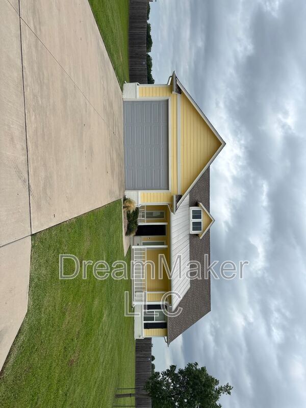 property at 3043 SE 34th St