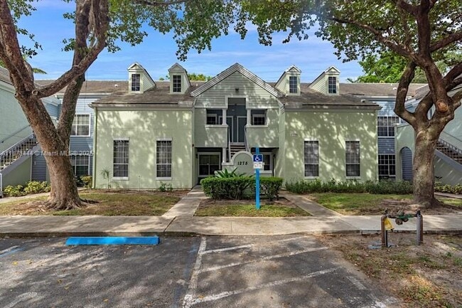 1275 Crystal Way, Unit D in Delray Beach, FL - Foto de edificio - Building Photo