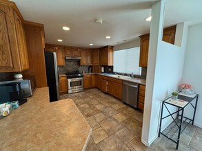 225 Kashmir Ct SE in Salem, OR - Foto de edificio - Building Photo