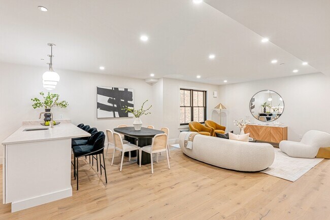 property at 421 Saratoga St