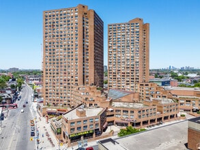 The Crossways in Toronto, ON - Building Photo - Building Photo