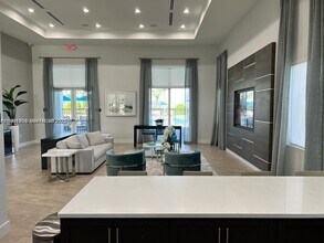 1663 SE 26th Rd in Homestead, FL - Foto de edificio - Building Photo