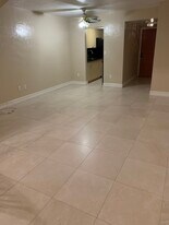 10901 N Kendall Dr, Unit 207 in Miami, FL - Building Photo