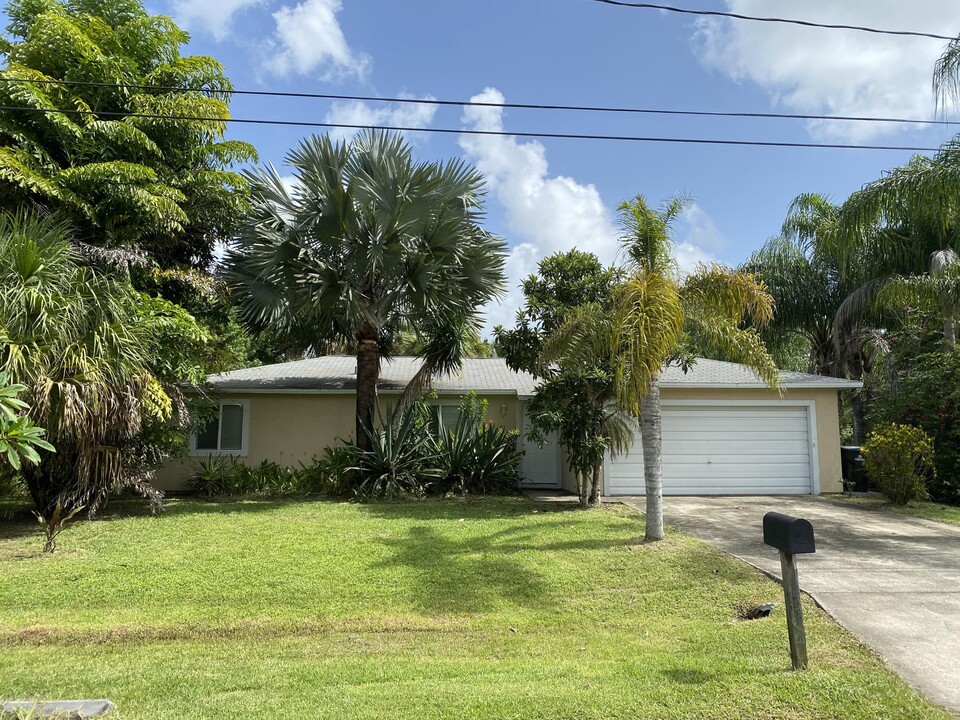 481 Harrington St SW in Palm Bay, FL - Building Photo