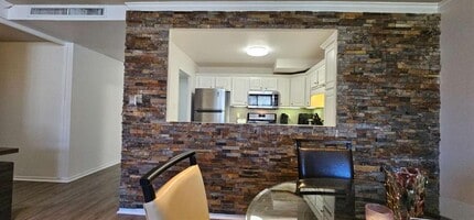 2965 Pharr Ct S Northwest in Atlanta, GA - Foto de edificio - Building Photo