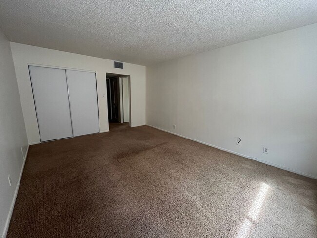 3930 University Center Dr in Las Vegas, NV - Building Photo - Building Photo