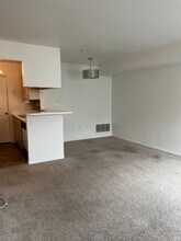 22111 Atlantic Pointe in Farmington Hills, MI - Building Photo - Building Photo