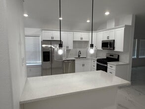 5224 Kendall Glen Ct in Rosharon, TX - Foto de edificio - Building Photo
