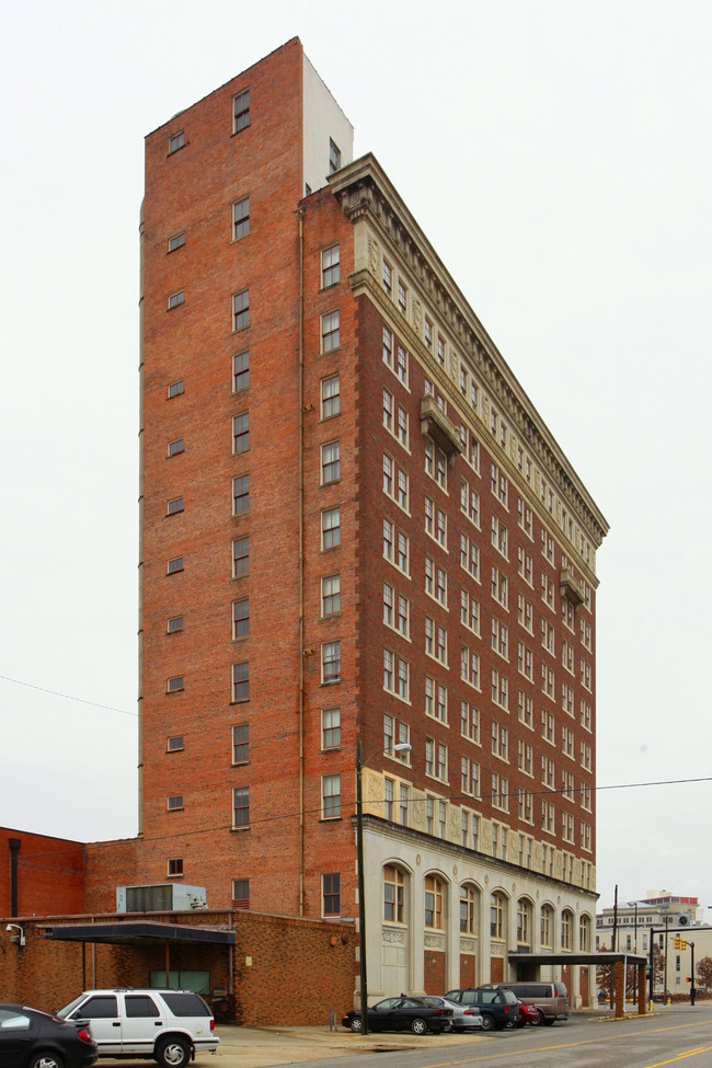 Jefferson Davis Apartments in Montgomery, AL - Building Photo - Building Photo