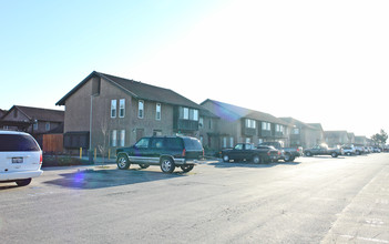 Gabilan Plaza Apartments in Salinas, CA - Building Photo - Building Photo