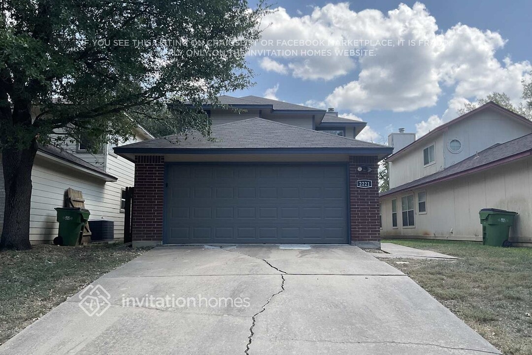 2221 Jasmine Path in Round Rock, TX - Foto de edificio