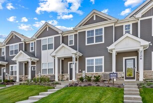 2108 Bodega Dr in Oswego, IL - Building Photo