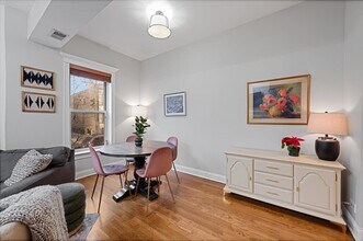 1023 W Dakin St in Chicago, IL - Building Photo - Building Photo