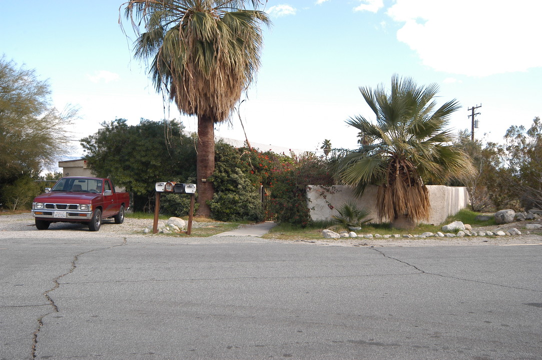 2690 Junipero Ave in Palm Springs, CA - Building Photo