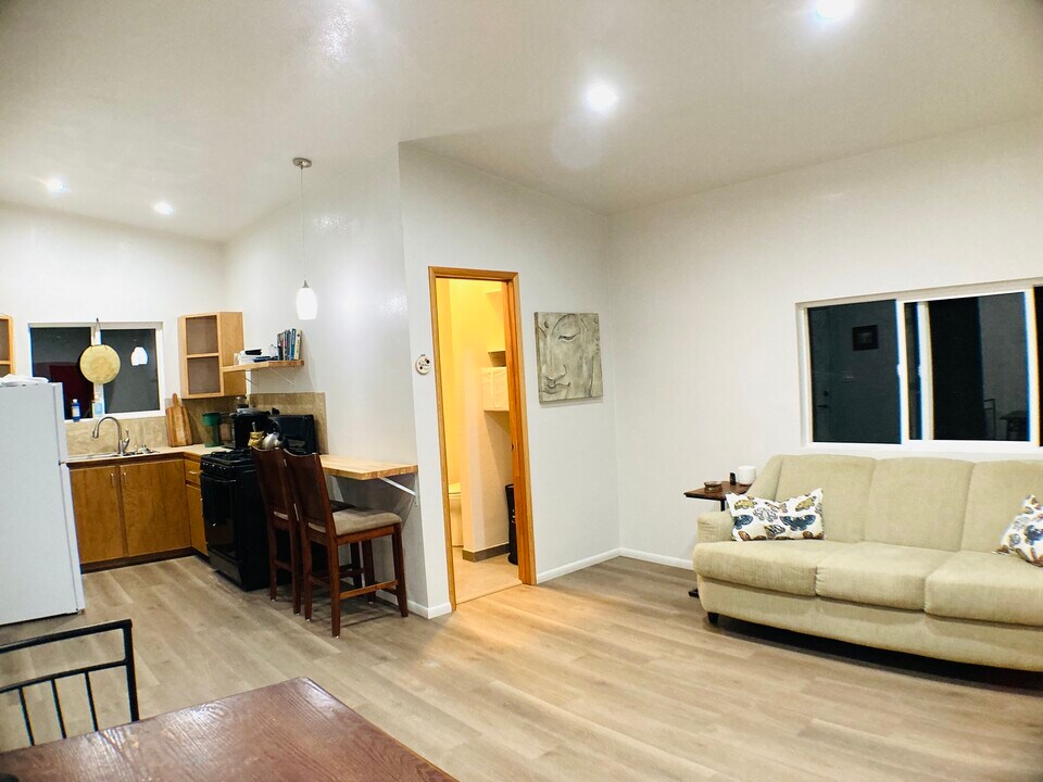 466 8th in Mountain View, HI - Building Photo