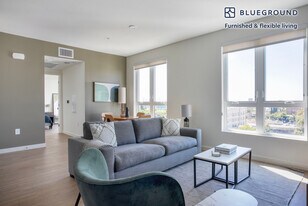 5620 De Longpre Ave in Los Angeles, CA - Building Photo