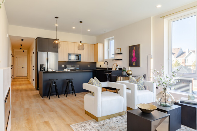 Lakeland Lofts Luxury Apartments in Bloomingdale, IL - Building Photo - Interior Photo